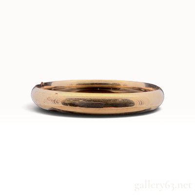 A Vintage 14 Karat Gold Hinged Bangle Bracelet