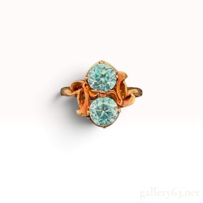 Vintage 10K Yellow Gold and 1.50ctw Blue Zircon Two Stone Ring Size 5.5