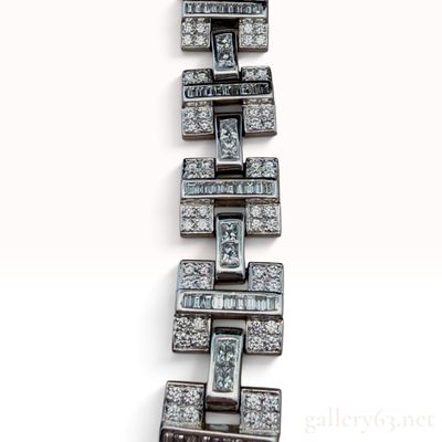14 Karat White Gold and 9.35ctw Natural Diamond Geometric Link Bracelet with Tags
