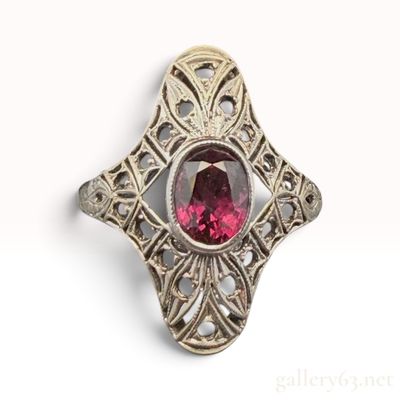 A Vintage 10K White Gold and 1.5ct Ruby Filigree Ring Size 7.5