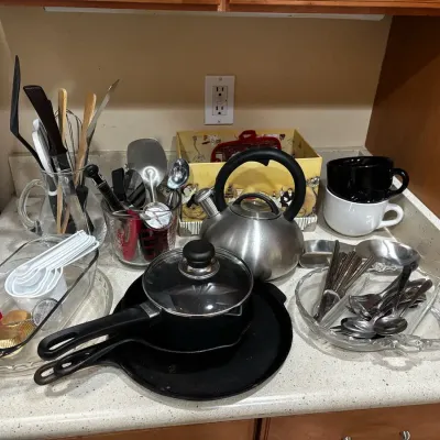 Miscellaneous Kitchenware Lot