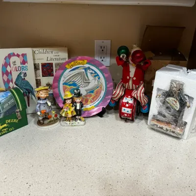 Vintage Decor Including Mint Condition Jim Shore Figurine