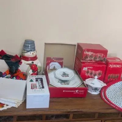 Variety of Vintage Holiday Tableware & Seasonal Kitchen Decor