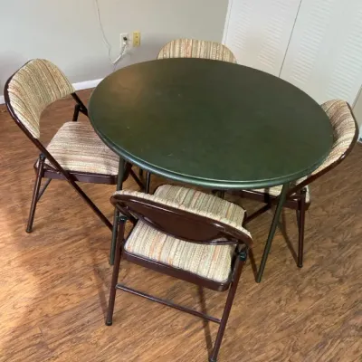 Round Table & Chairs