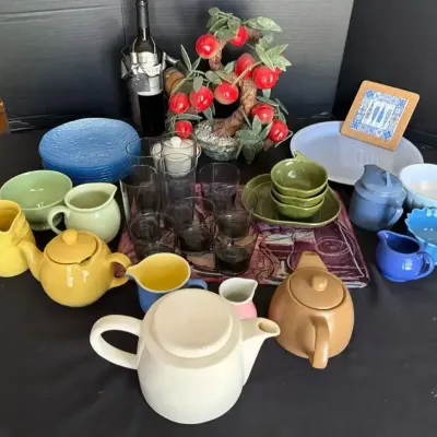Chinese Peach Bonsai Tree & Colorful Tableware