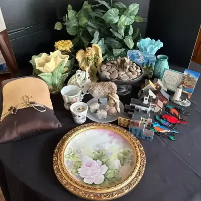 Decorative Home Accents & Figurines