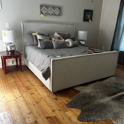 Sale Photo Thumbnail #83: Completing Bed, pair of night stands and lamps 