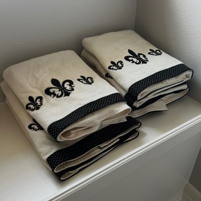 Sale Photo Thumbnail #102: New set of Fleur-de-Lis Towels