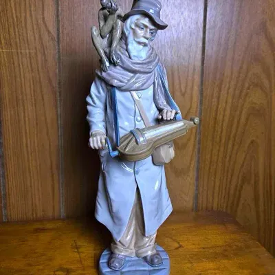 Lladro Organ Grinder Porcelain Figurine - 5046 - 13.5"