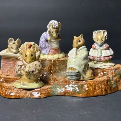 Beswick Beatrix Potter Figurines With Tree Stump Base Lot 1