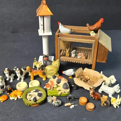 Miniature Animals: Dogs, Cats, Mice, Chickens, Turtles, Rabbits With Coup
