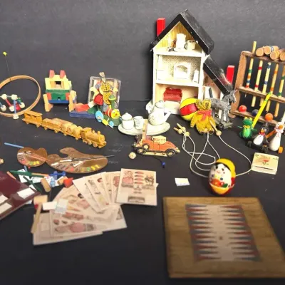 Toy Dollhouse Miniatures: Dollhouse, Tinker Toys, Metal Nesting Dolls