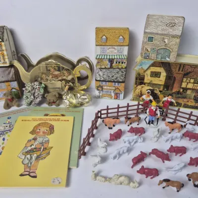 Vintage Toys: Shackman Miniature Sets, Dana Kubick HunkyDory Tins & Merrimack Paper Dolls