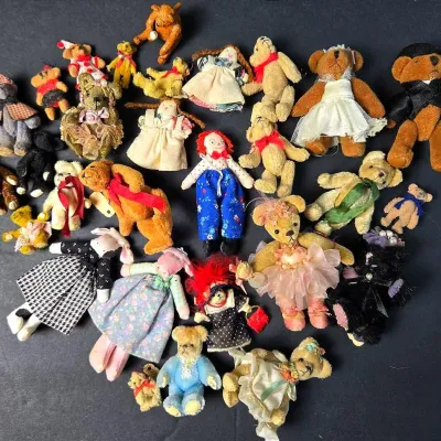Miniature Teddy Bears & Dolls: Dressed Bears, Cloth Dolls & Animal Figures