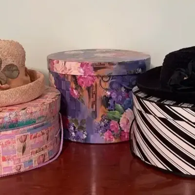 Vintage Brimmed Hats With Boxes