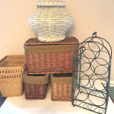 Wicker Baskets With Metal Wine Rack 