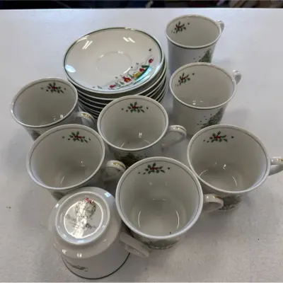 Salem Christmas Eve Cups And Saucers 