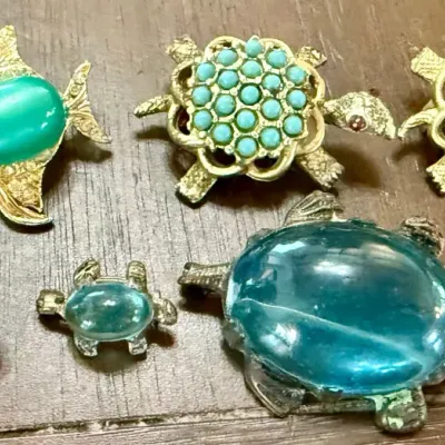 
Vintage Jelly Belly Turtles - Fish - Avon Swan - Blue Bead Turtle Pin