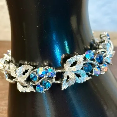 Lisner Aurora Borealis & Silver Tone Leaf 7 Inch Bracelet