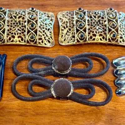 
Vintage 1940's Shoe Clips Musi - Brown Cord - Lucite -