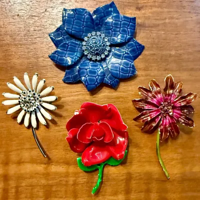 
Vintage 70's Mod Enamel Flower Pins Brooches
