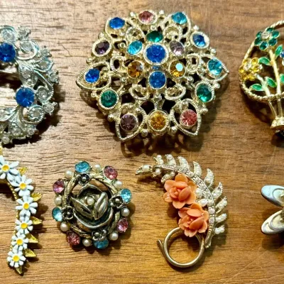 Vintage 60's Enamel & Rhinestone Pins - Pot Metal - Horseshoe - Flowers