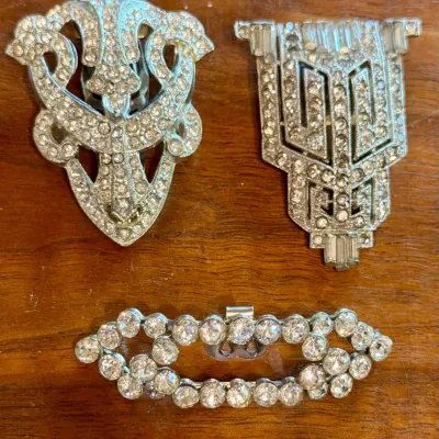 
(3) Art Deco Clear Rhinestone Dress Sweater Clips