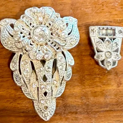 
(2) Art Deco Clear Rhinestone Dress Fur Clips