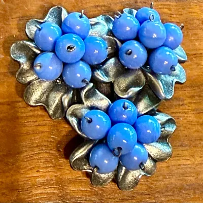 
Vintage Blue Glass Bead Miriam Haskell Style Dress Sweater Clip