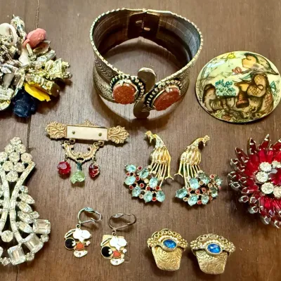 Antique & Vintage Pins, Dress Pins - Bracelets - Collar Pins - Shoe Clips