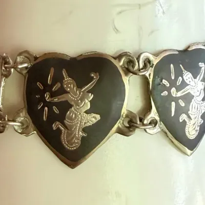 
Vintage Siam Sterling Silver & Black 7.5 Inch Heart Bracelet - Weight 25.23 Grams