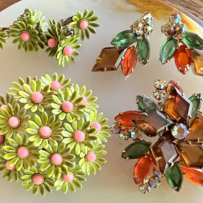 (2) Sets Of 1950 Brooches & Earrings - Vintage Juliana D & E Brooch And Clip Earrings: Fall Rhinestones