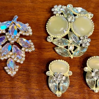 Aurora Borealis Crystal Leaf Pin - Lemon Yellow Matching Pin & Earring Set