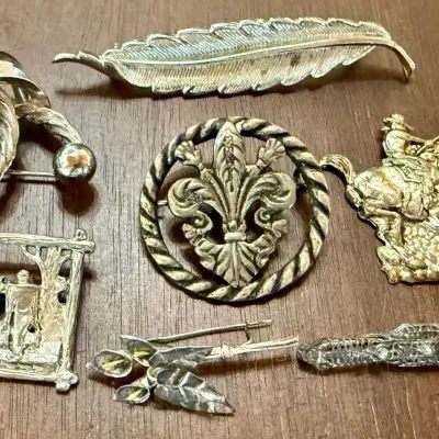 
Vintage Occupied Japan Metal Horse Pin - Collar Pin - Silver Tone Rope Pin