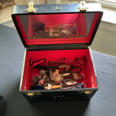 Mirror Box With Men’s Jewelry, Cufflinks And Other Grooming Items 