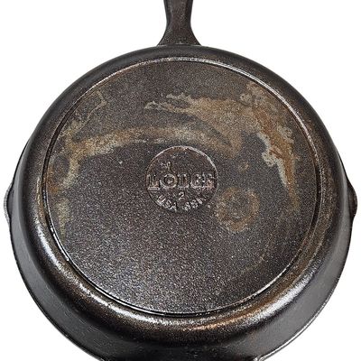 Sale Photo Thumbnail #539: Lodge 8SK Cast Iron Skillet with Helper Handle