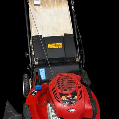 Sale Photo Thumbnail #869: Toro Recycler 22 Inch Personal Pace Self-Propelled Gas Lawn Mower