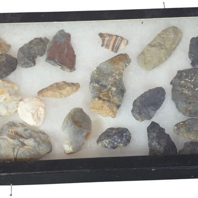 Sale Photo Thumbnail #304: A Collection of 21 Indigenous Lithic Artifacts Including Arrowheads and Stone Tools