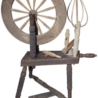 Sale Photo Thumbnail #358: Antique Saxon-Style Hardwood Spinning Wheel