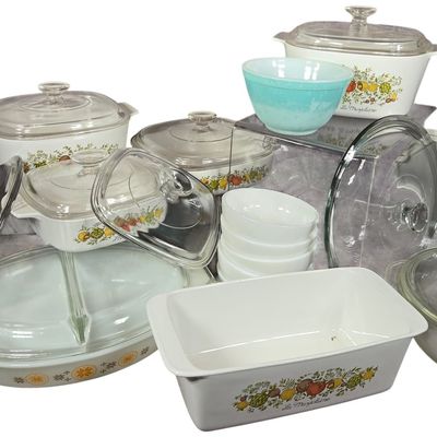 Sale Photo Thumbnail #562: Twenty Piece Assortment of Vintage Corning Ware Pyrex and Anchor Hocking Kitchenware