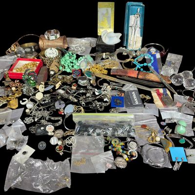 Sale Photo Thumbnail #116: A Collection of Vintage and Contemporary Jewelry, Collectibles, and Specialty Tools