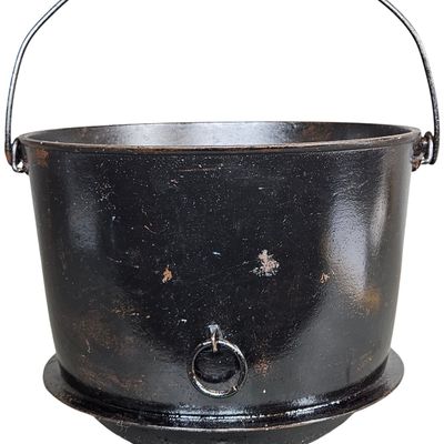 Sale Photo Thumbnail #549: ERIE Cast Iron Spider Pot with Bail Handle