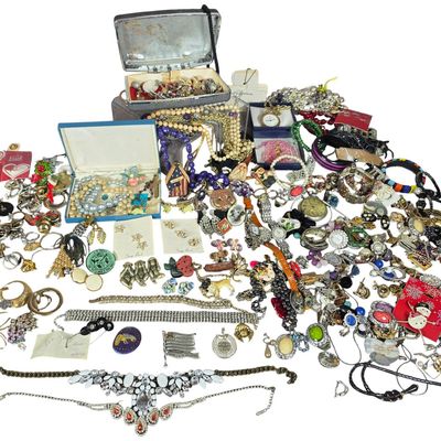 Sale Photo Thumbnail #174: A Collection of Vintage and Modern Costume Jewelry, Watches, and Novelty Accessories
