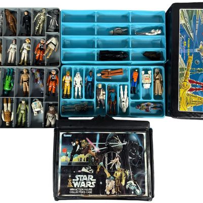 Sale Photo Thumbnail #67: HUGE CONTENTS LOT: Star Wars Action Figures and Collector Cases featuring Kenner
