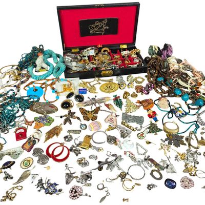 Sale Photo Thumbnail #173: An Assortment of Vintage and Modern Costume Jewelry, Branded Watches, and Seasonal Accessories with a Nautical Theme Jewelry Box
