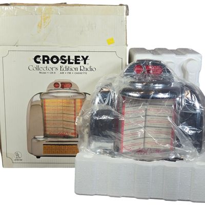 Sale Photo Thumbnail #31: One Crosley Collector's Edition Model CR-9 Jukebox Style AM/FM Radio Cassette Player