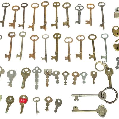 Sale Photo Thumbnail #492: Group Vintage and Antique Iron Brass and Steel Keys and Padlocks