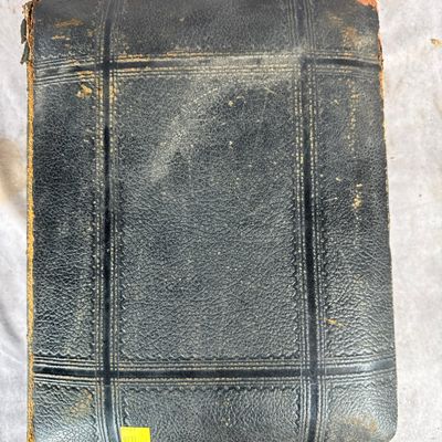 Sale Photo Thumbnail #655: Bible. The Holy Bible Containing the Old and New Testaments. Full Leather, circa 1890.