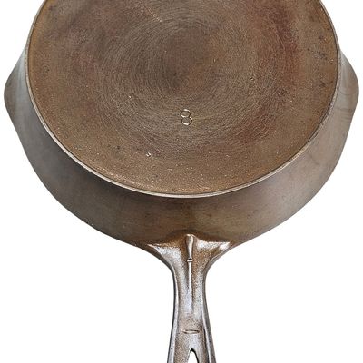 Sale Photo Thumbnail #532: Vintage Cast Iron Skillet with Inset Heat Ring and Ribbed Handle Size 8