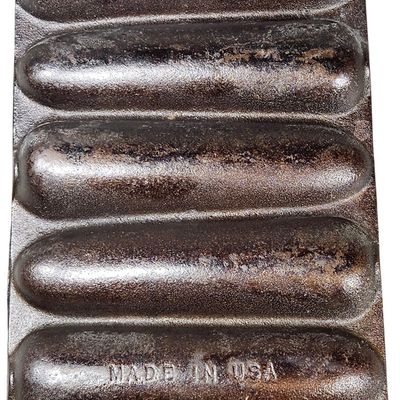 Sale Photo Thumbnail #536: Wagner Ware Krusty Korn Kobs Junior Cast Iron Cornbread Pan